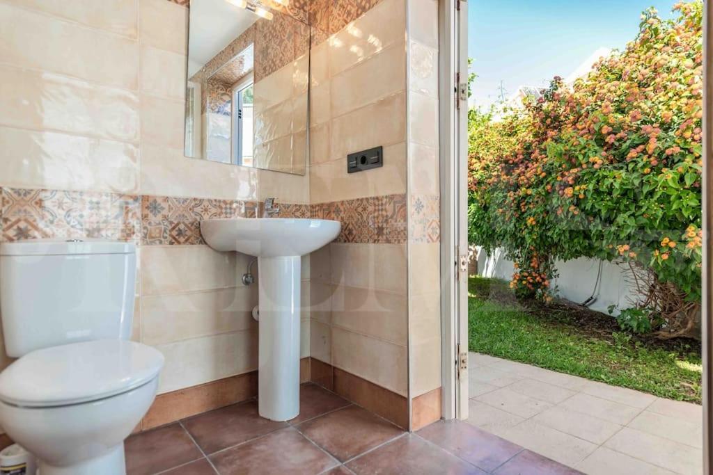 Vakantiehuis Full House With Pool, Bbq And Garden By Rems Torremolinos