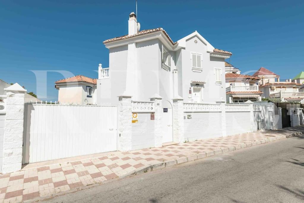 Full House With Pool, Bbq And Garden By Rems Vakantiehuis Torremolinos